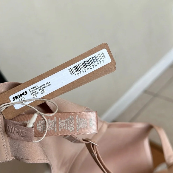 SKIMS Ultimate Push Up Plunge Bra Tear drop size 36DD - Picture 4 of 6